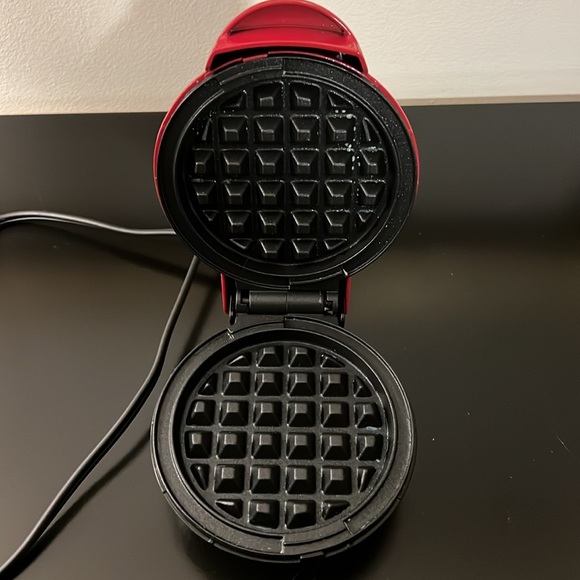 Dash Mini Waffle Maker - Picture 10 of 11